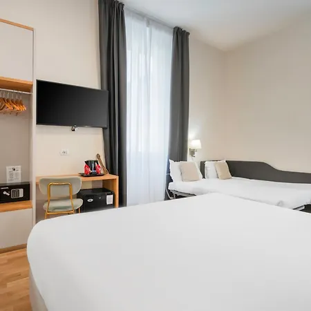 Hotel Cosmos 3*
