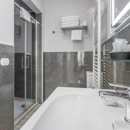 Cosmos Hotel 3*